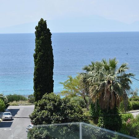 Sea View Luxury Apartment In Nea Kallikratia. Nea Kallikrateia المظهر الخارجي الصورة